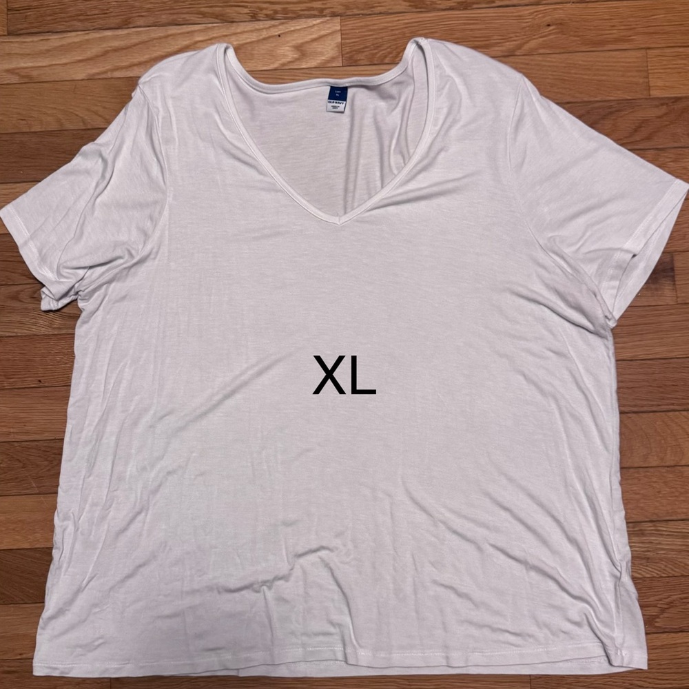 GAP Classic White V-Neck T-Shirt XL